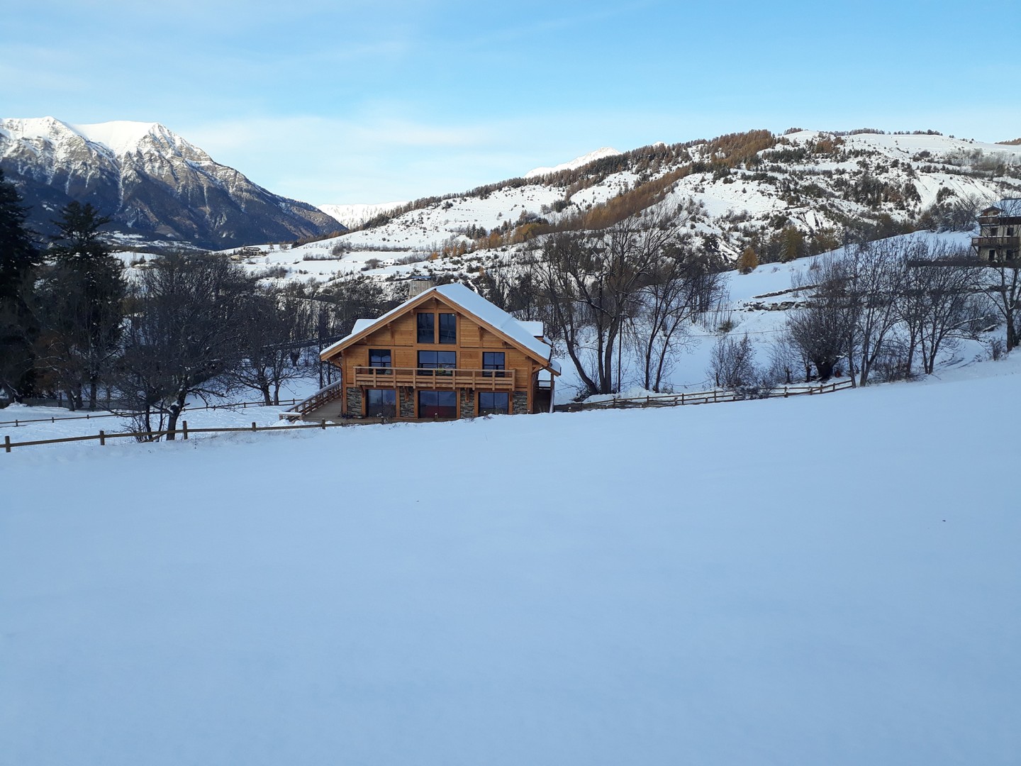 Structure touristique réceptive à Enchastrayes